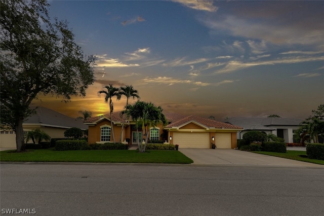 view of front of home featuring a yard and a garage