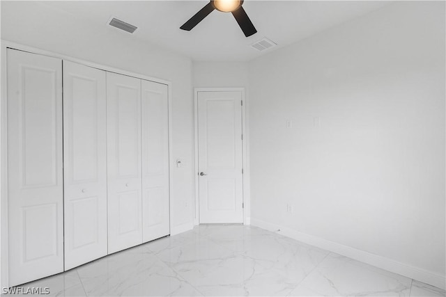 unfurnished bedroom featuring ceiling fan and a closet