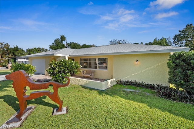 ranch-style home featuring a front lawn