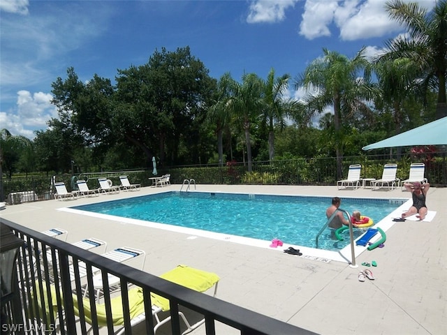 view of swimming pool