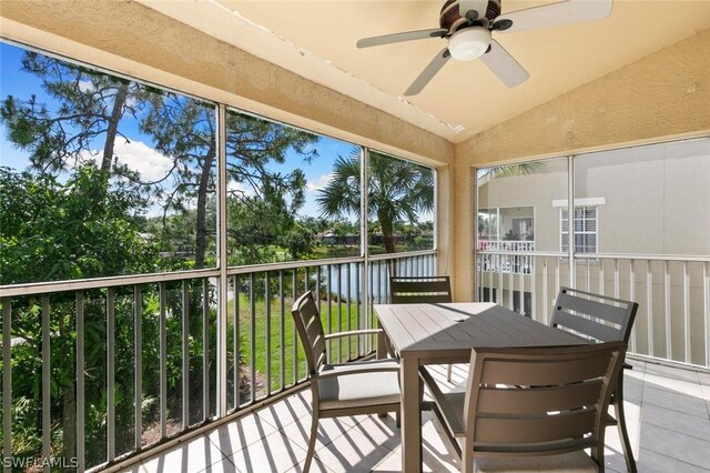 sunroom with lofted ceiling and ceiling fan