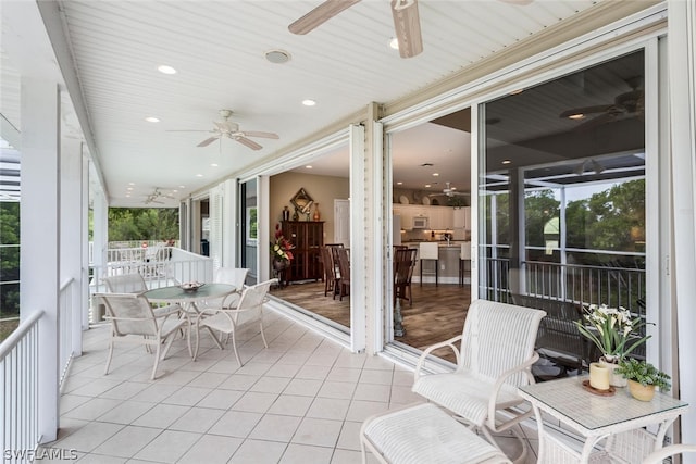 sunroom featuring ceiling fan