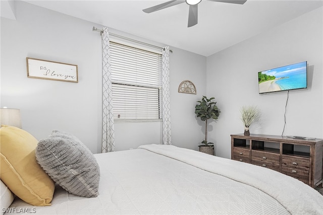 bedroom featuring ceiling fan