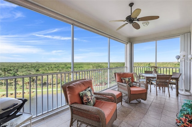 sunroom / solarium with ceiling fan