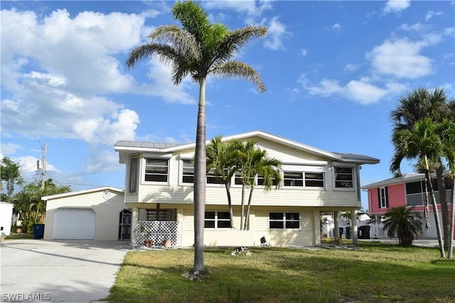 view of front of property featuring a front yard and a garage