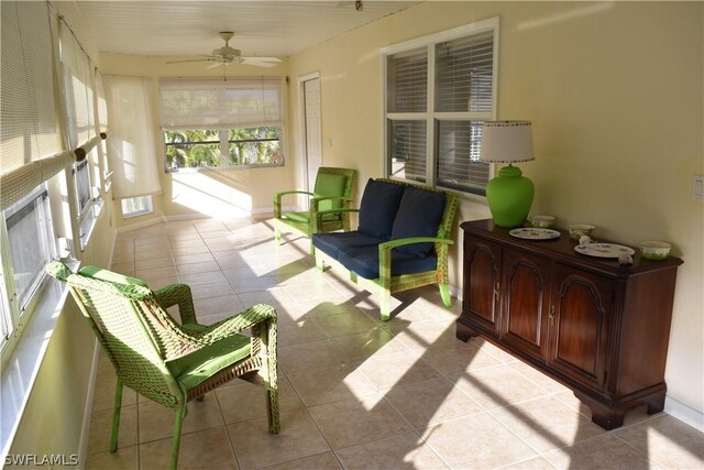 sunroom with ceiling fan