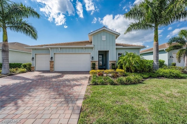 view of front of house featuring a garage and a front lawn