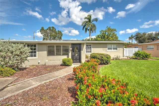 ranch-style home featuring a front lawn