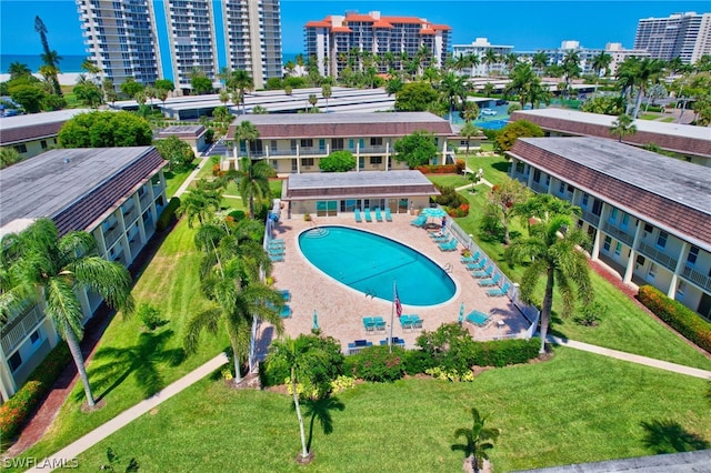 view of swimming pool featuring a lawn