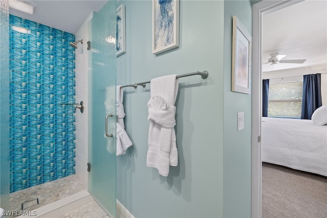 bathroom featuring a tile shower and ceiling fan