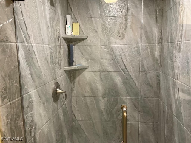 details featuring a tile shower