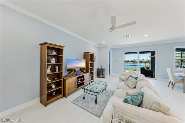 living area featuring a ceiling fan, visible vents, baseboards, recessed lighting, and ornamental molding