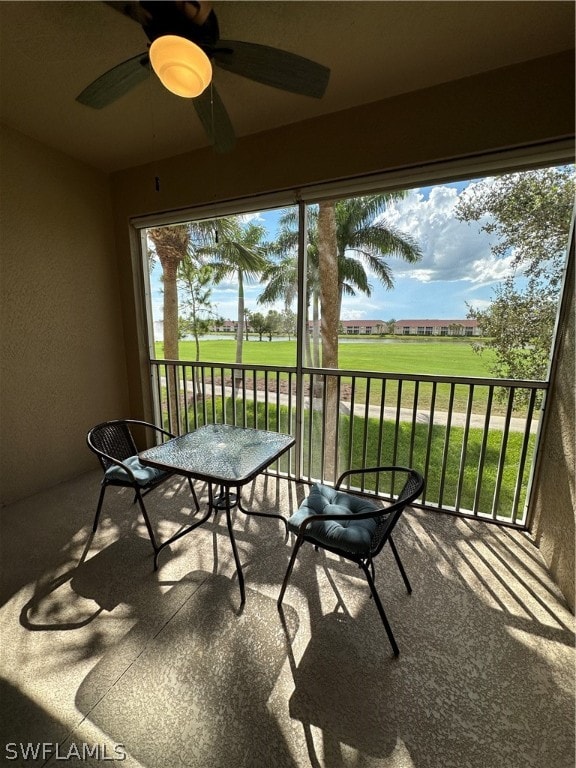 sunroom featuring ceiling fan