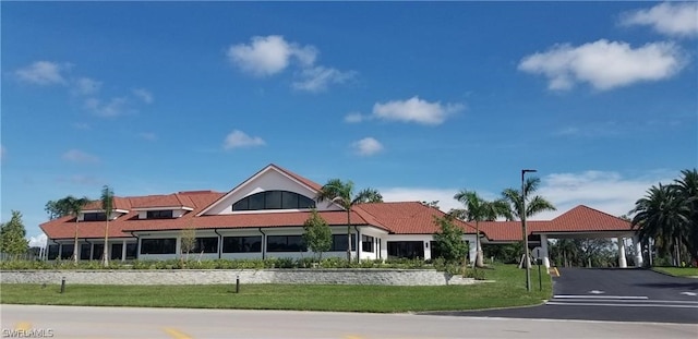 view of front of house with a front yard and a carport