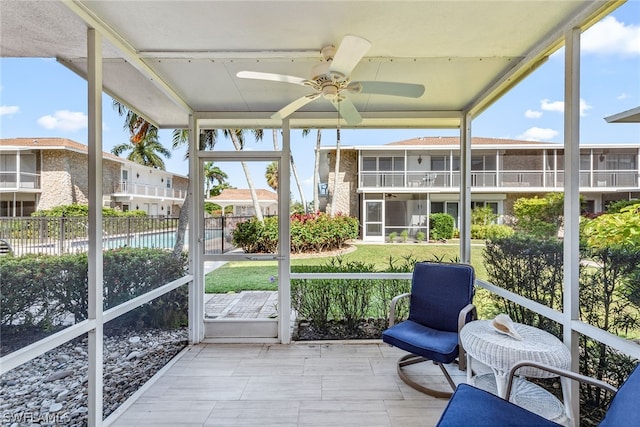 sunroom with ceiling fan