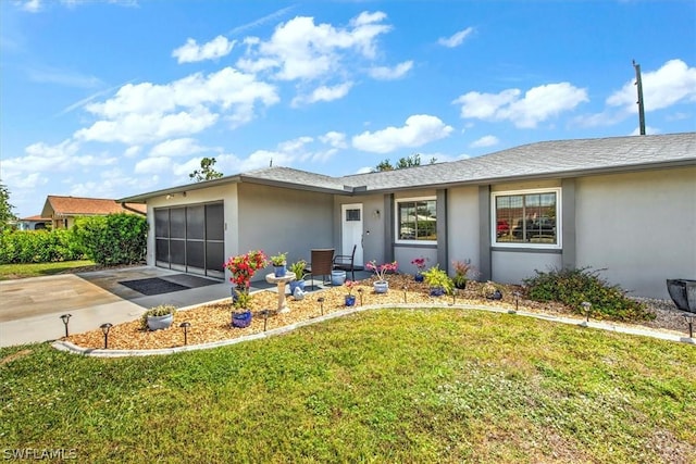 ranch-style house featuring a front yard