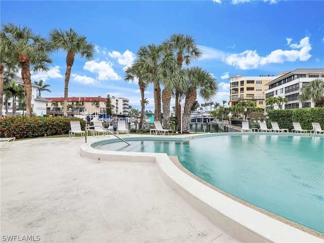 view of swimming pool