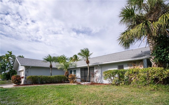 single story home with a front yard