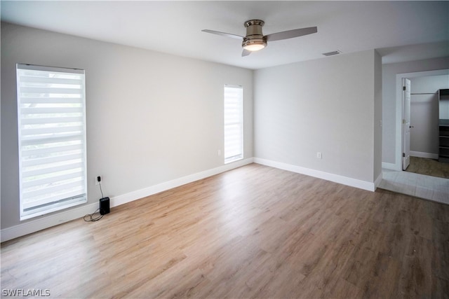 empty room featuring light hardwood / wood-style floors and ceiling fan