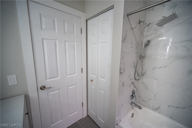 bathroom with tiled shower / bath