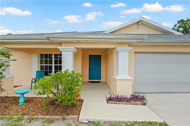 view of front facade with a garage