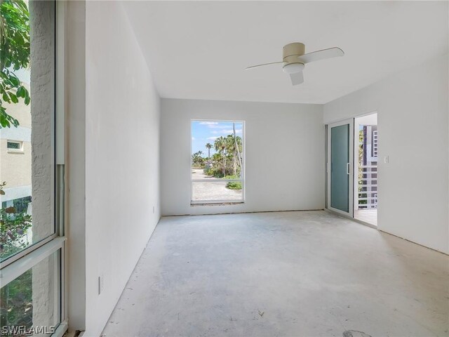 empty room with ceiling fan