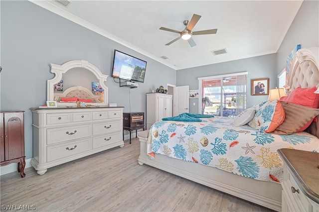 bedroom featuring light wood-style flooring, a ceiling fan, baseboards, visible vents, and crown molding