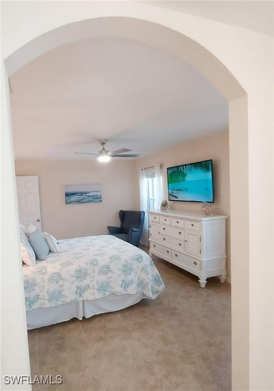 bedroom with ceiling fan