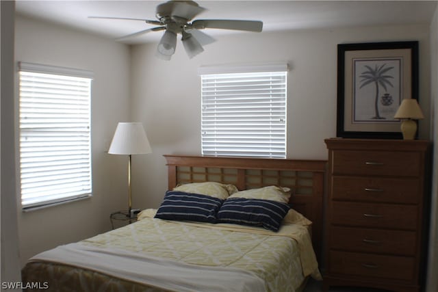 bedroom with ceiling fan