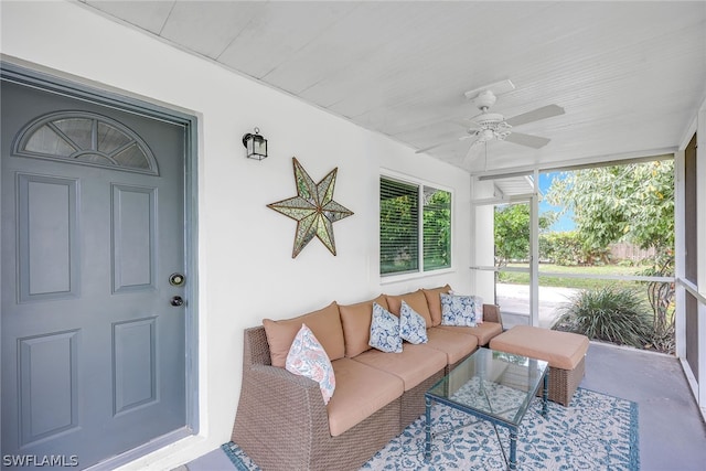 sunroom with ceiling fan