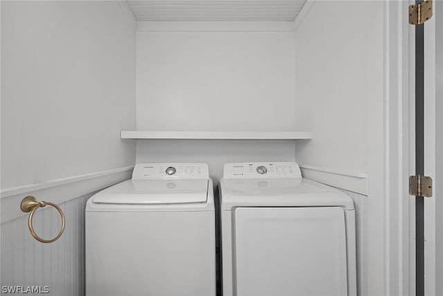 laundry room featuring washer and clothes dryer