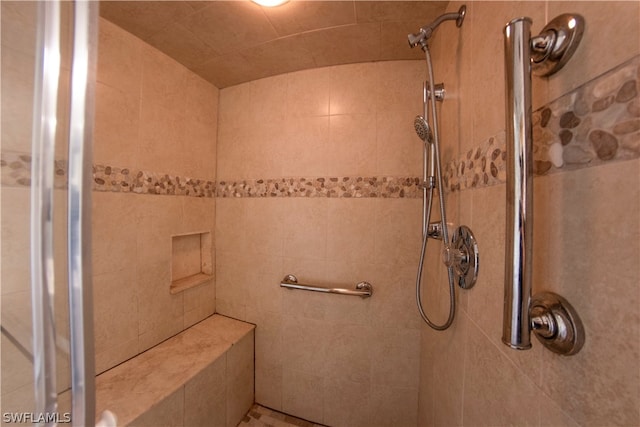 bathroom featuring a tile shower