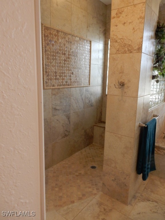 bathroom featuring tiled shower