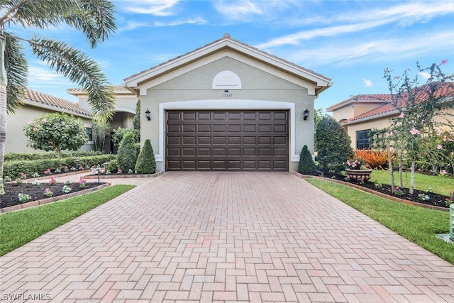 view of front of house featuring a garage and a front yard