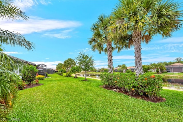 view of yard featuring a water view