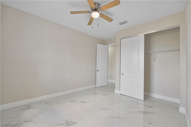 unfurnished bedroom featuring ceiling fan and a closet