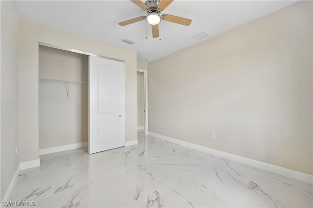 unfurnished bedroom with ceiling fan and a closet