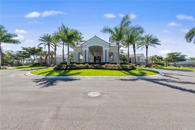 view of front of house with a front lawn