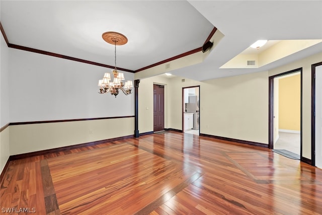 spare room featuring an inviting chandelier and ornamental molding