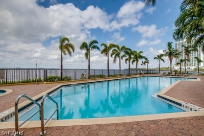 view of swimming pool