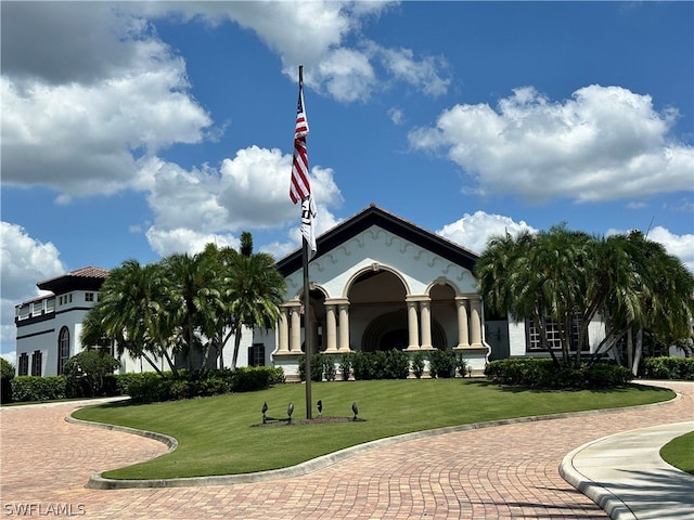 exterior space featuring a front yard