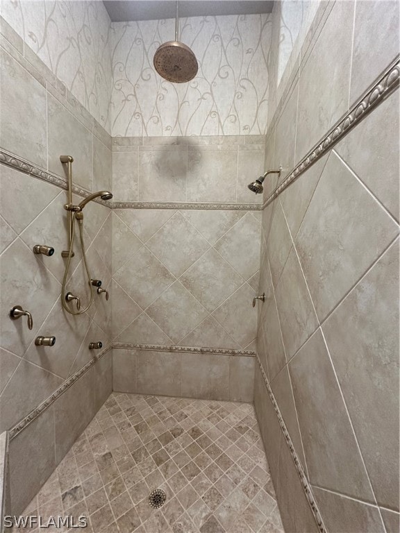 details with a tile shower