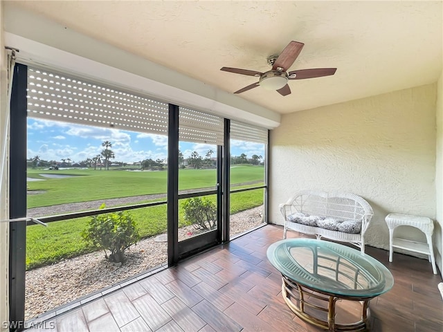 sunroom with ceiling fan