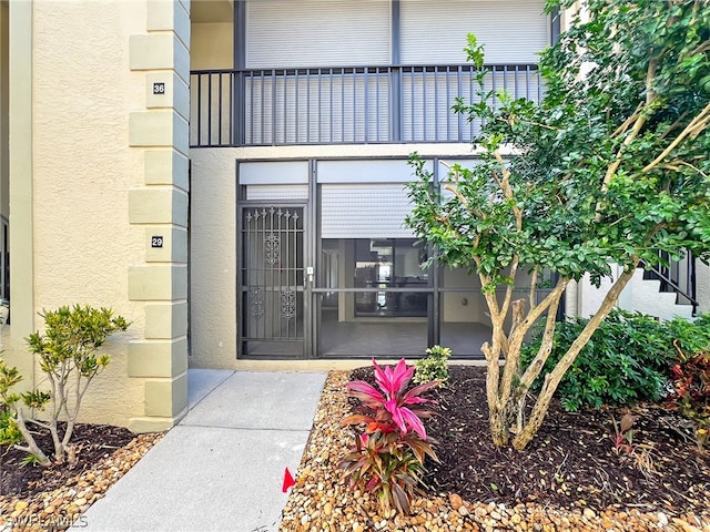 entrance to property featuring a balcony