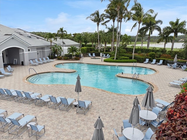 view of swimming pool featuring a patio