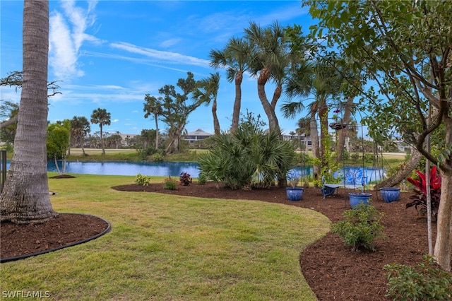 view of yard featuring a water view