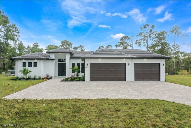 view of front of house featuring a front yard and a garage