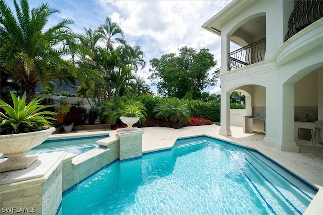 view of swimming pool featuring a patio