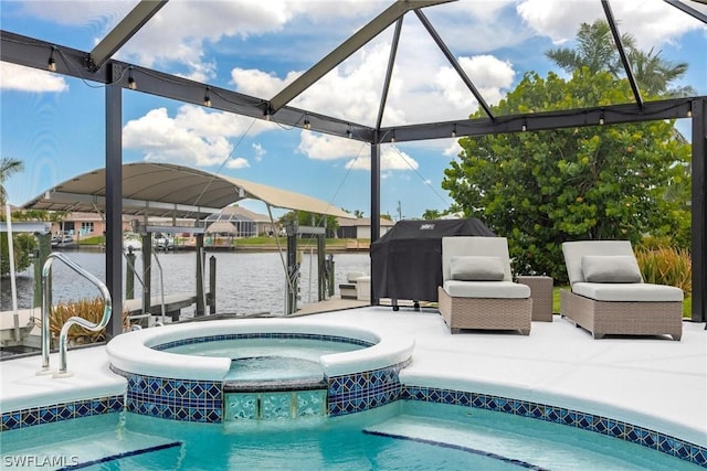 view of pool featuring an in ground hot tub, a water view, and a lanai