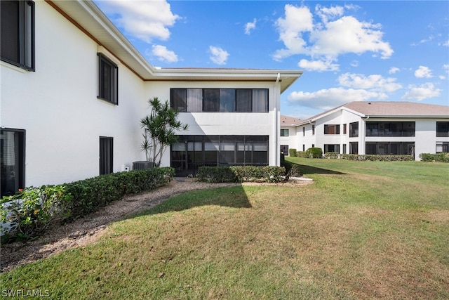 back of house featuring a lawn